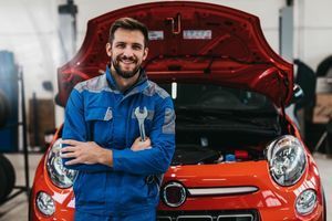 Рабочая одежда для механика &ndash; практичные решения для автосервиса фото